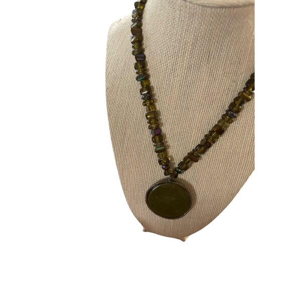 Vintage Jewelry Collection With Beaded Necklaces & Green Bangle Set In Decorativ - Picture 4 of 16